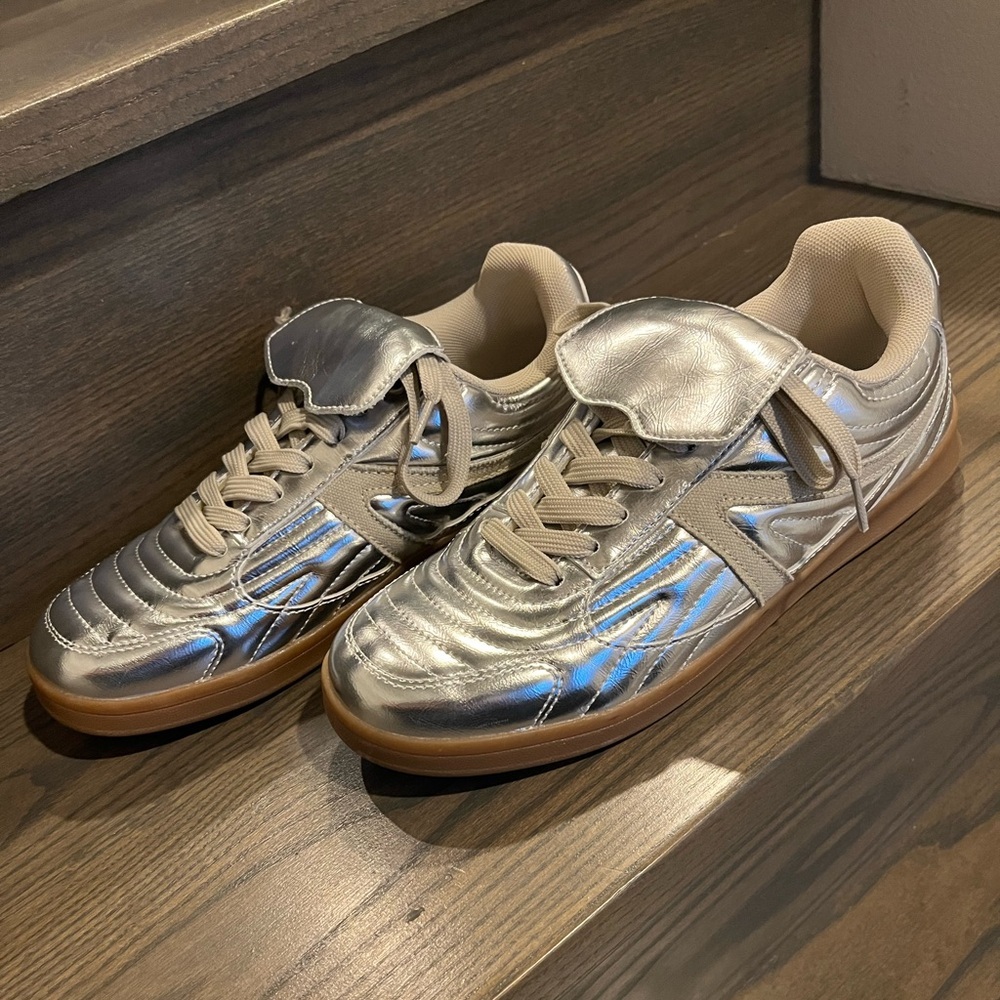 Cushionaire Astro Retro sneaker in silver metallic - Picture 9 of 12